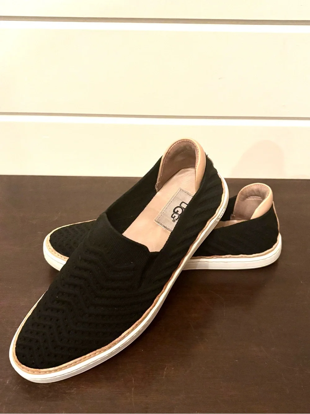 UGG womens size 8 Black + Tan Slip-On Loafer Sneakers